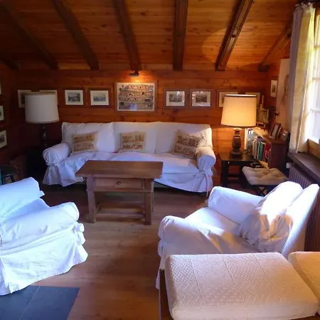 Prázdninový dům Sleeps 8 Wifi *